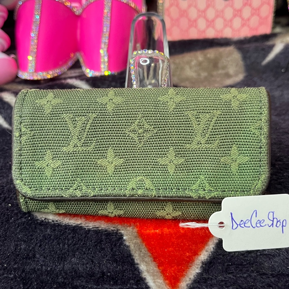 Louis Vuitton EUC Authentic Vintage Monogram Lin Key Holder